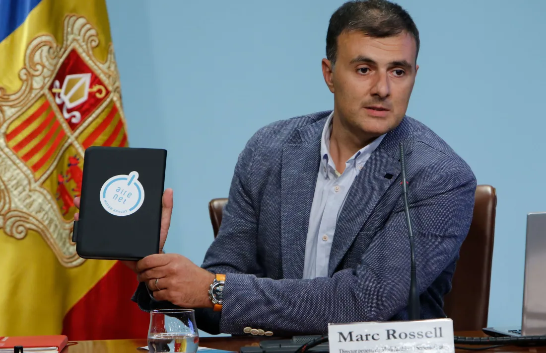 Medi Ambient engega una campanya per apagar els motors en les esperes