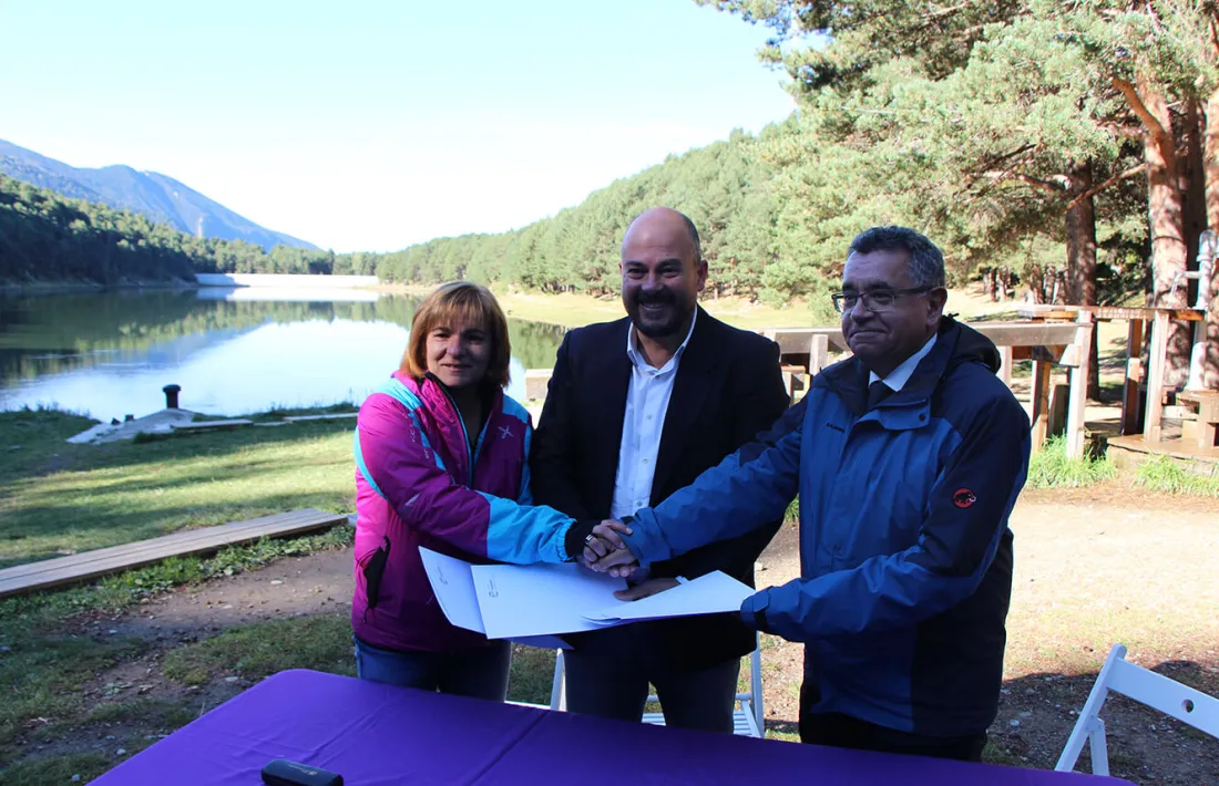 Conveni a tres bandes per promocionar Engolasters com a atractiu turístic