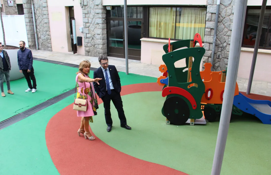 Obre portes el parc de Ciutat de Valls d'ús compartit entre l'escola i els veïns del barri 