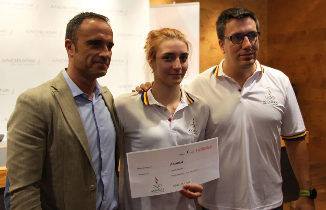 El COA i Andbank premien la medallista Léa Adam amb un xec de 4.000 euros