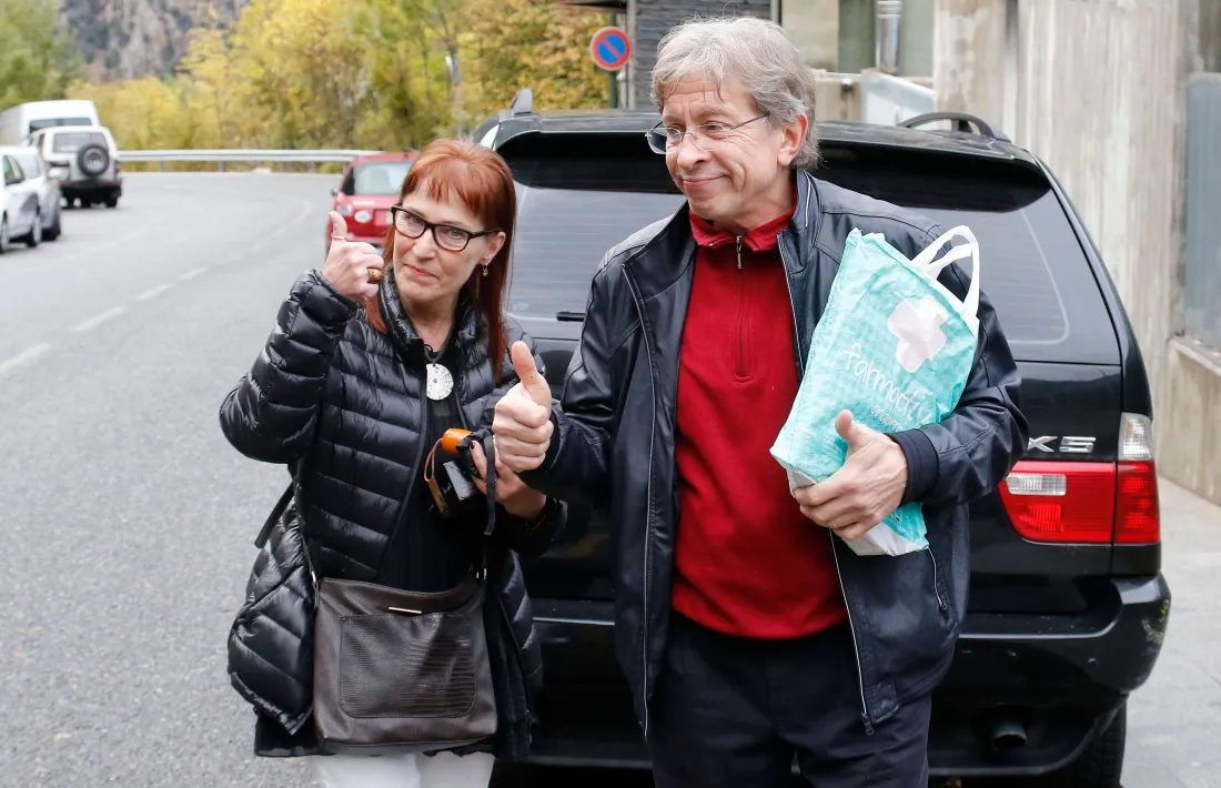 El periodista finlandès passa a arrest domiciliari fins que dictin sentència 