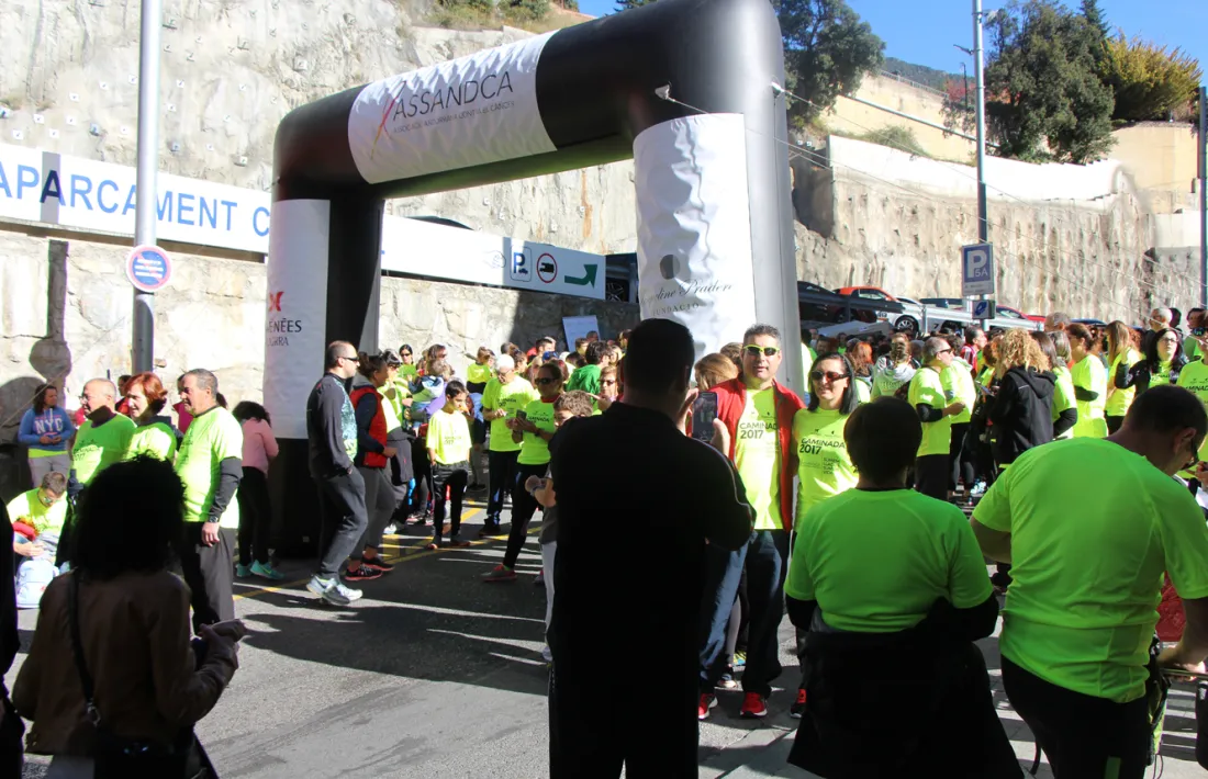 Més de 1.200 persones caminen contra el càncer