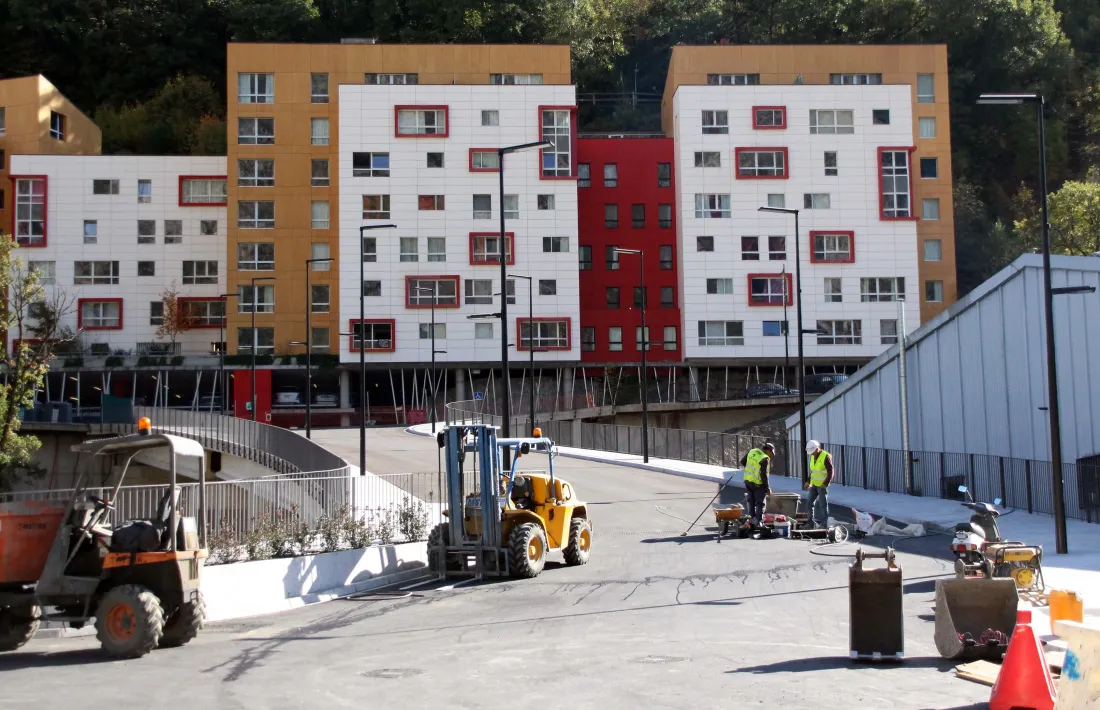 Darrers treballs per obrir el nou vial a la Borda Nova