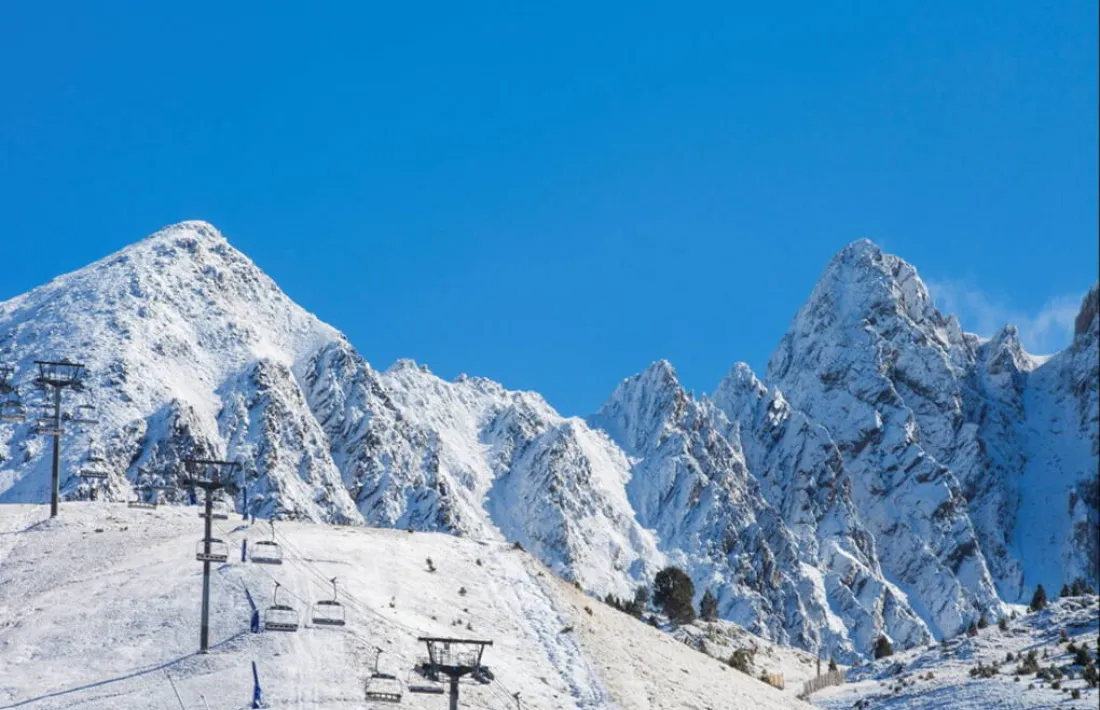 Entre 5 i 20 centímetres de neu a les estacions