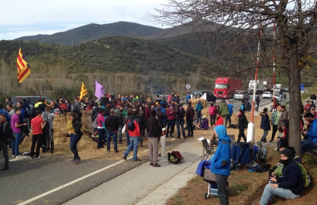El CDR de Catalunya anuncia un bloqueig indefinit a les mercaderies en totes les fronteres  El CDR de Catalunya anuncia un bloqueig indefinit a les mercaderies en totes les fronteres 