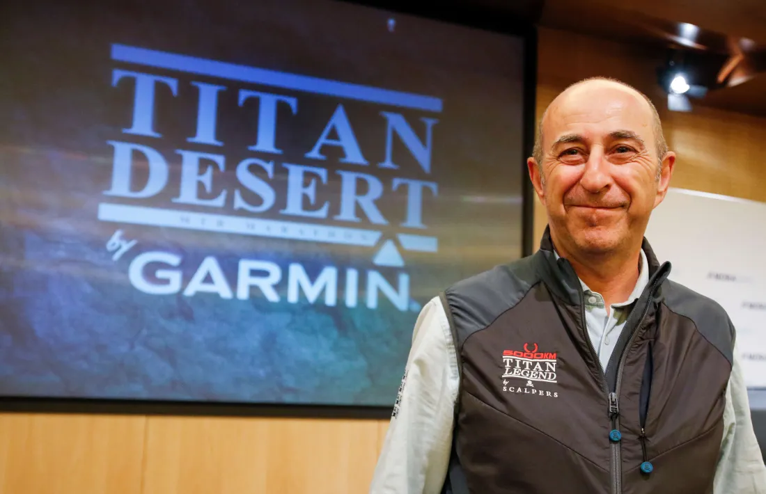 Tretze anys a cop de pedal al desert