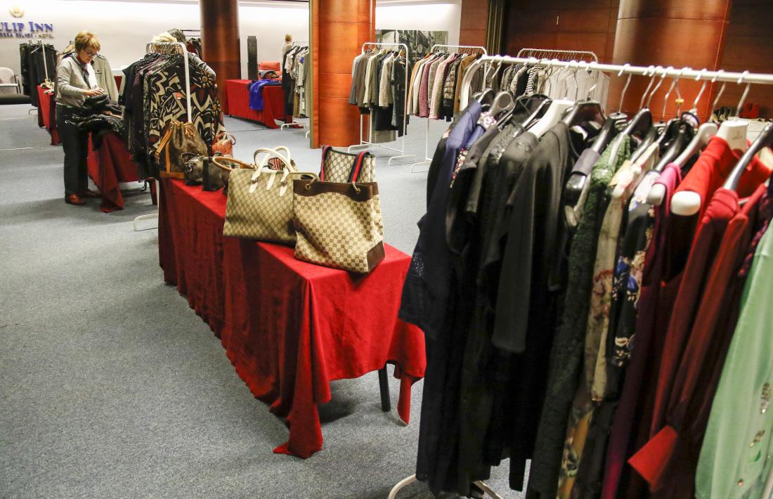 Roba i complements de grans marques als Encants Vintage 