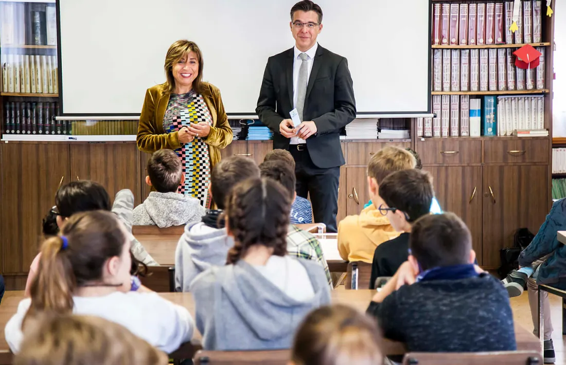 Els cònsols d'Andorra la Vella visiten els escolars de la parròquia que participaran al Consell d'Infants