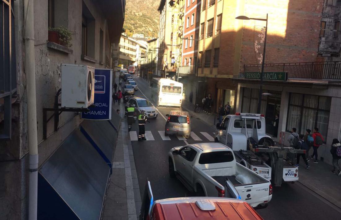 Ferit un motorista en un accident a la capital