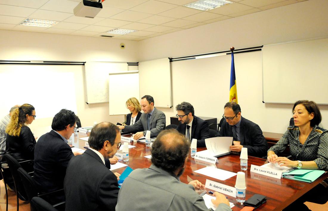 La llei d’ocupació descarta establir una prestació contributiva d’atur