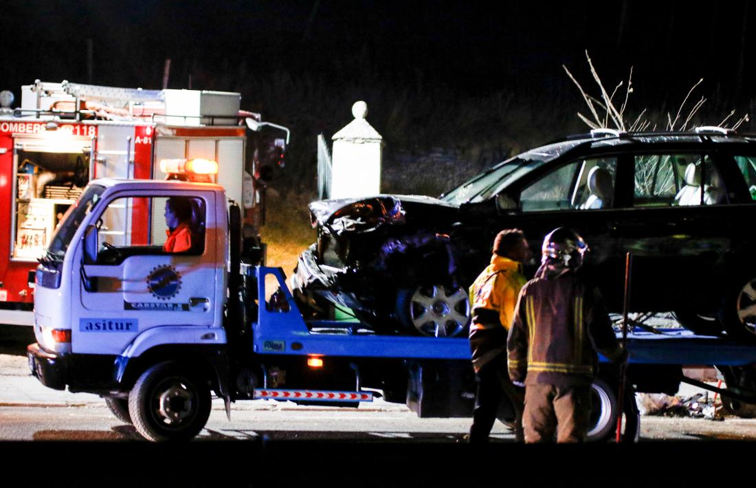 Un mort i cinc ferits en una topada frontal entre dos vehicles a la CG-3