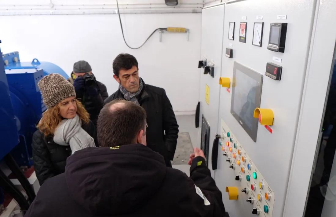 La primera minicentral hidroelèctrica del país ja ha produït l’equivalent al consum anual de 350 llars 