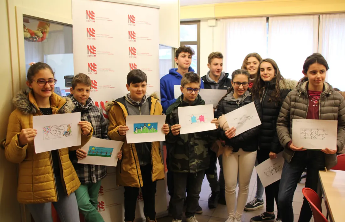Uns 150 alumnes de segona ensenyança del Col·legi Janer participen en la confecció de la tassa commemorativa 2017 de l'EENSM Uns 150 alumnes de segona ensenyança del Col·legi Janer participen en la confecció de la tassa commemorativa 2017 de l'EENSM