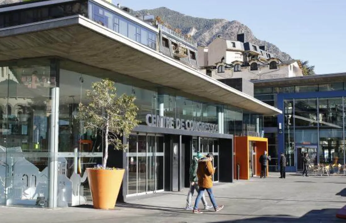 Els nou concursants presenten 13 projectes per al casino