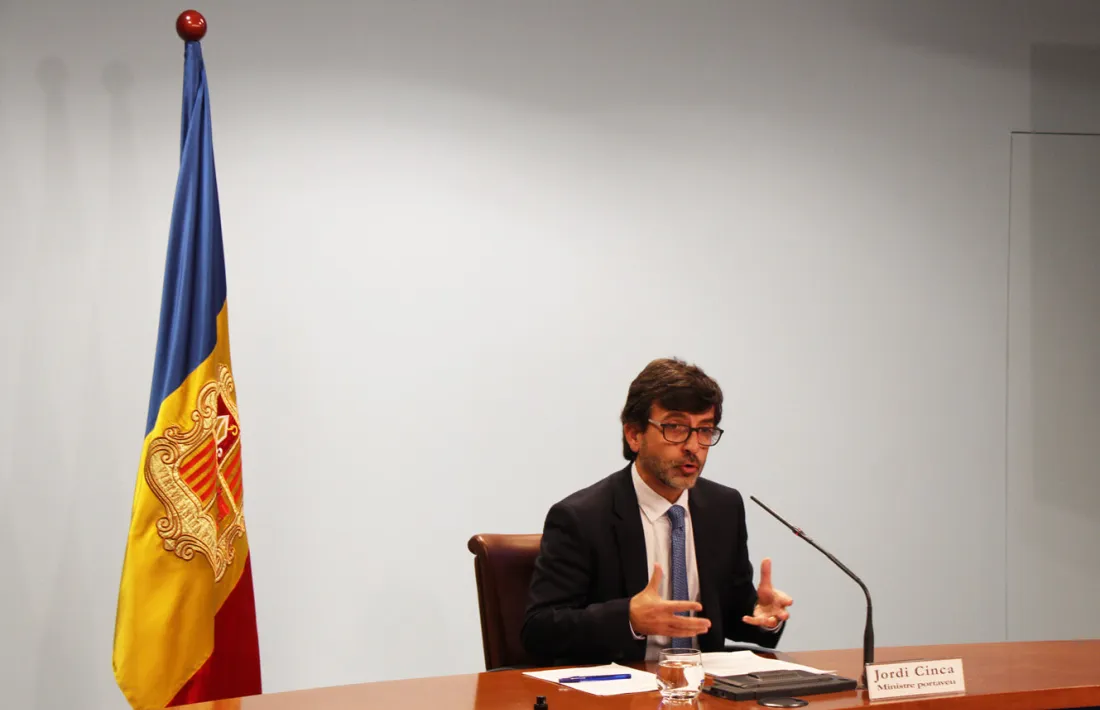 Cinca no tanca la porta a plantejar l'avortament en tres supòsits