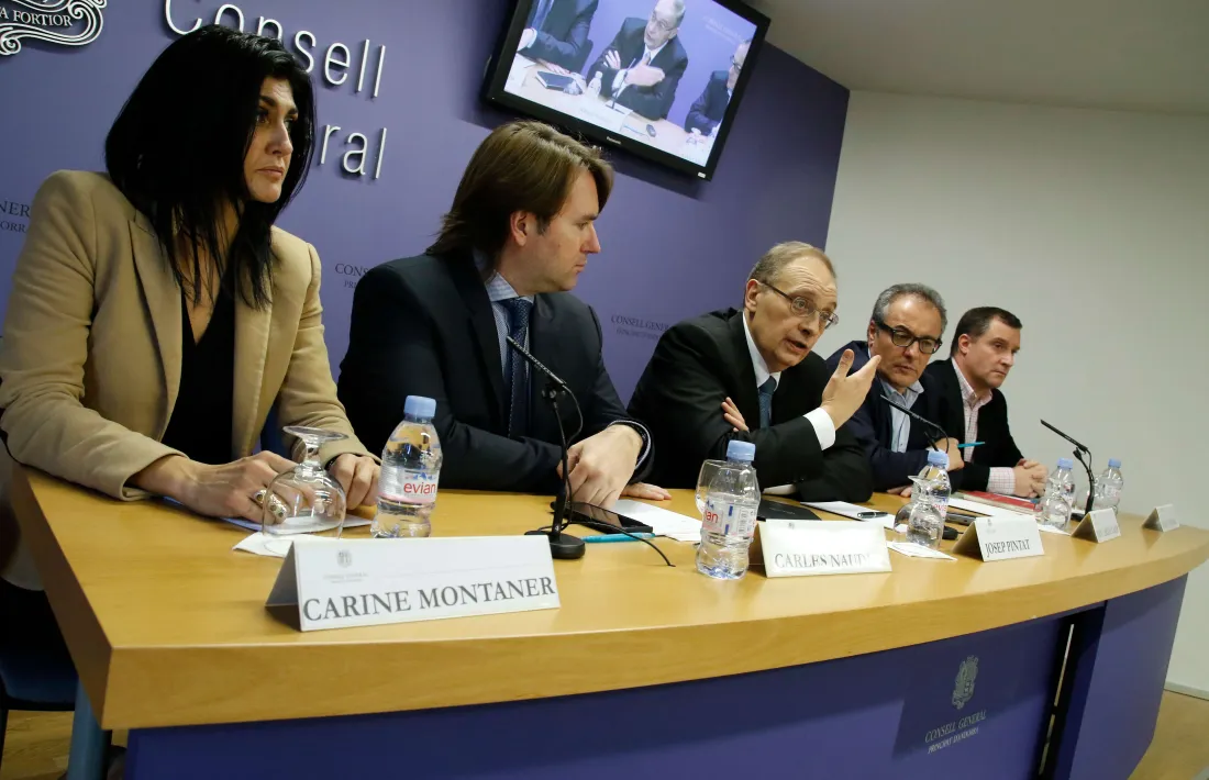 Pintat i quatre consellers trenquen amb el grup liberal i passen al mixt