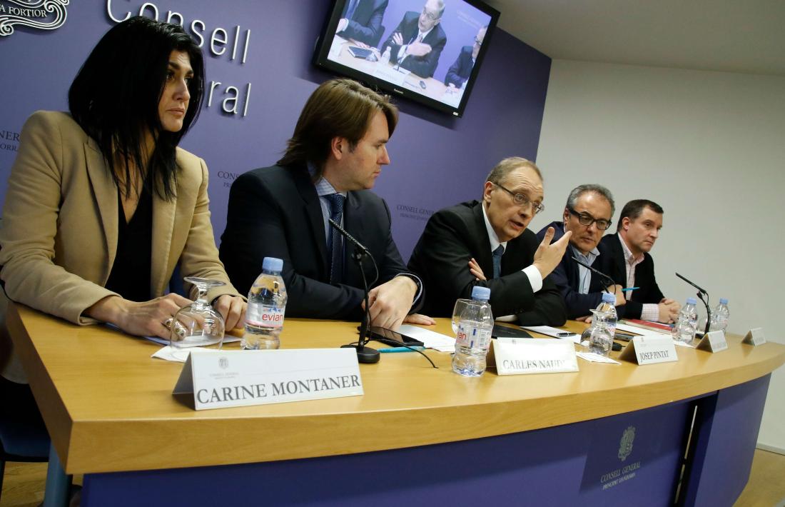 Pintat i quatre consellers trenquen amb el grup liberal i passen al mixt