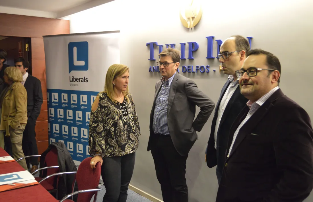 Dimiteixen cinc membres de l’executiva de Liberals d’Andorra