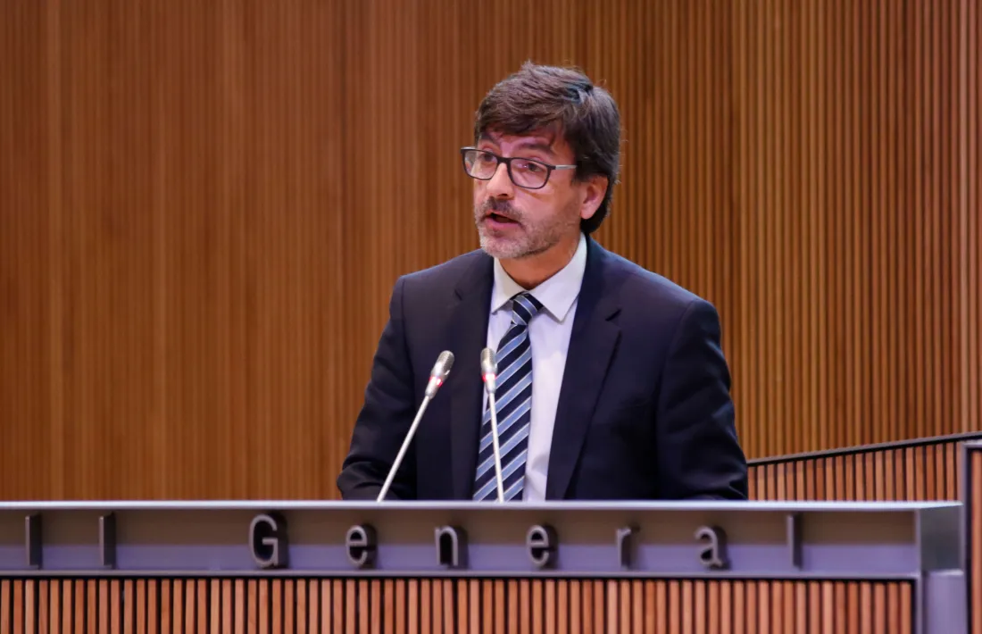 Cinca estén la mà als grups per canviar la regla d’or abans del juny
