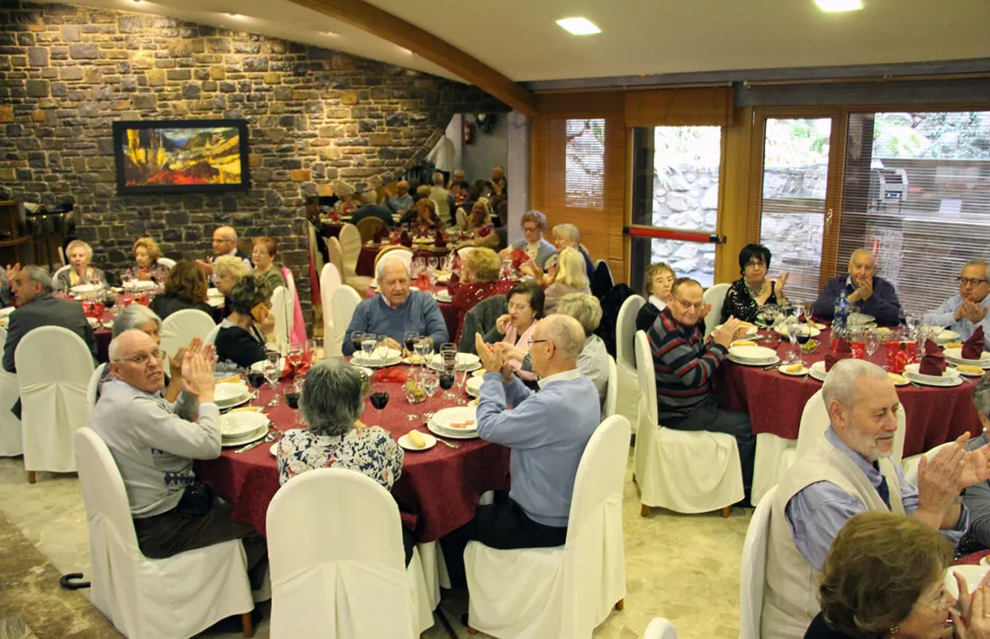 Més de 150 padrins gaudeixen del sopar de Nadal d'Encamp