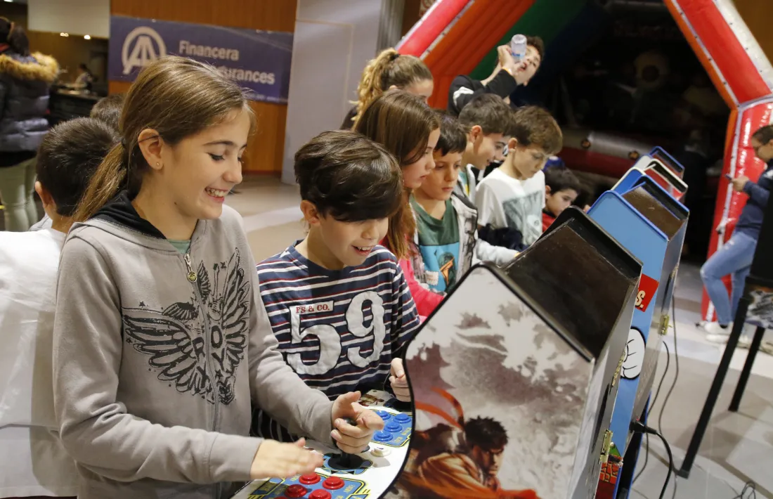 La nevada no desllueix una obertura molt participativa del 26è Saló de la Infància i la Joventut 