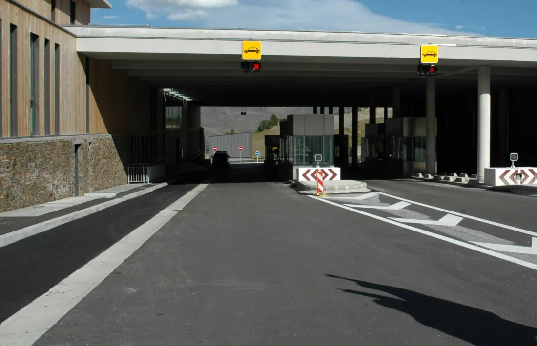 Cooperar per evitar el contraban, sí,  però mantenint la pròpia sobirania