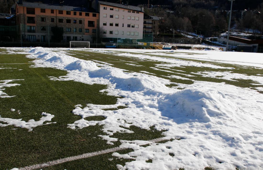 Futbol i surf de neu