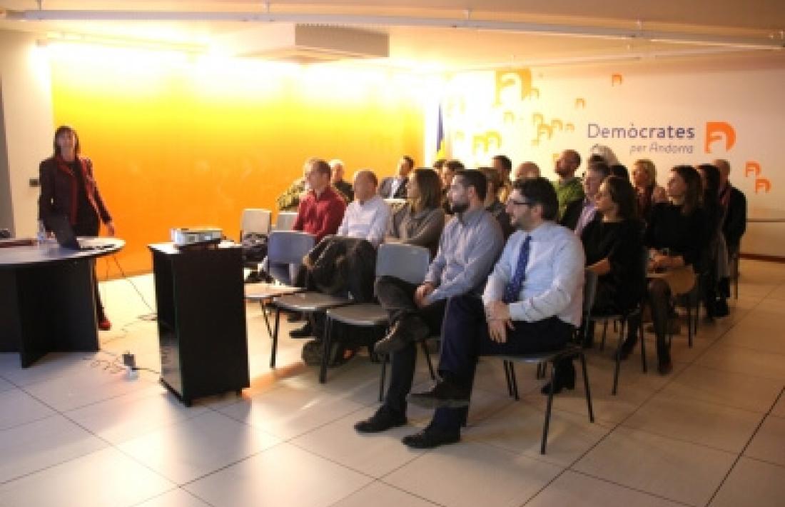 DA presenta als militants la reforma de la funció publica