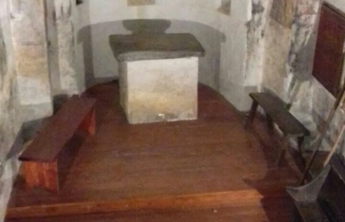 La nau de Sant Serni de Nagol, amb el nou terra que s’hi va instal·lar a la primavera, i que ha aixecat suspicàcies entre tots els experts consultats.