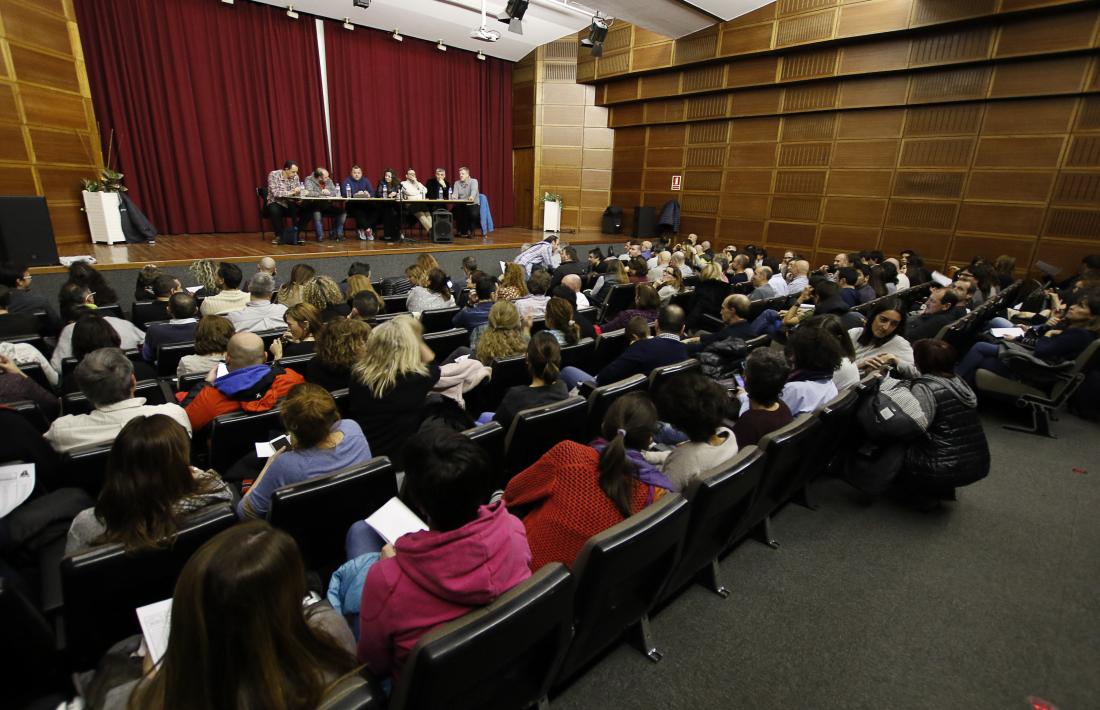Més de 400 funcionaris van omplir la sala d'actes del Comú d'Escaldes-Engordany.