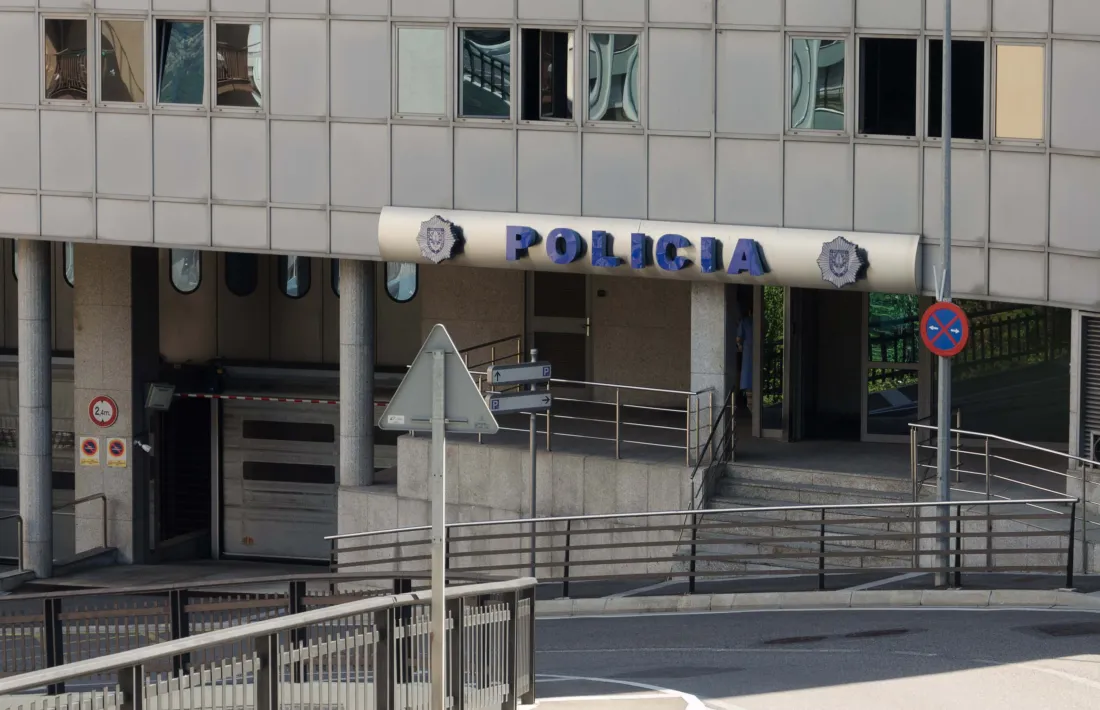 L'edifici de la policia.