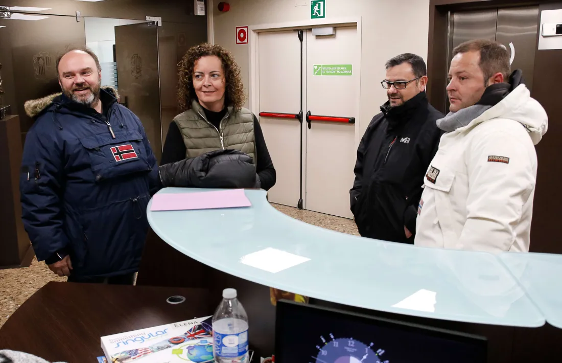 Els representants sindicals en el moment de presentar la comunicació de la vaga al Govern.