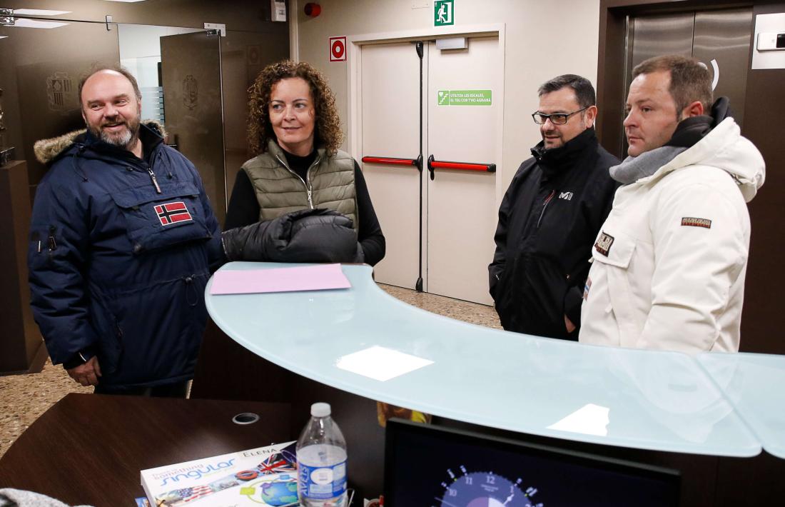 Els representants sindicals en el moment de presentar la comunicació de la vaga al Govern.