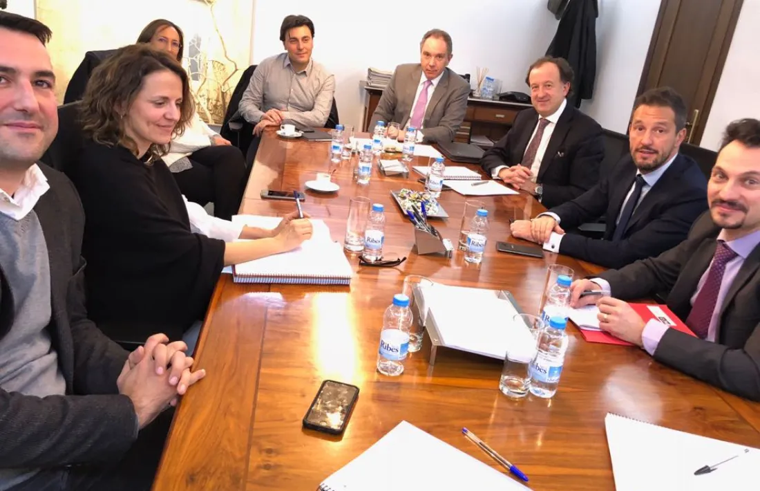 Un moment de la trobada entre els parlamentaris del PS i els dirigents de l’EFA.