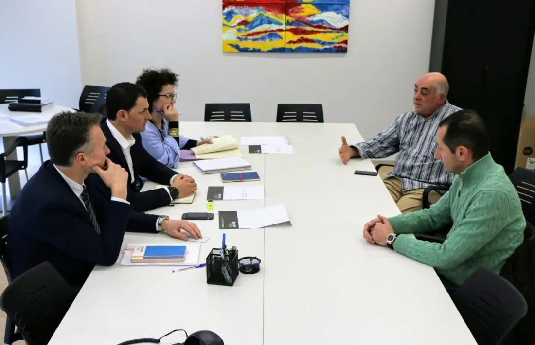 Un moment de la trobada entre els consellers generals liberals i els representants de la PIME.