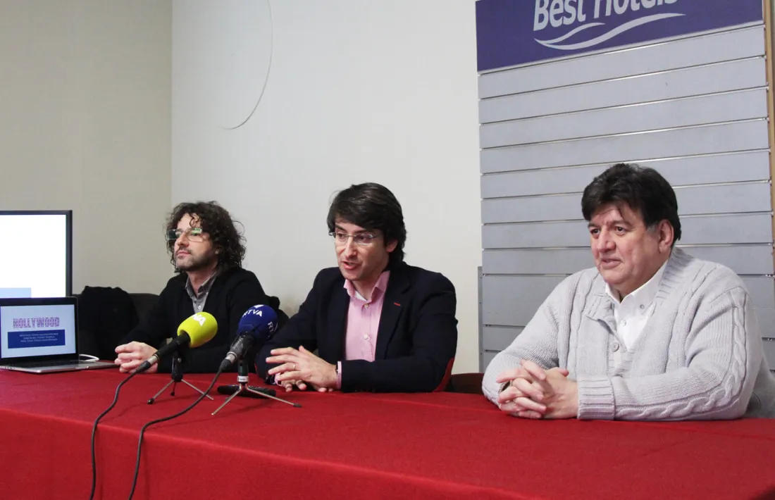 D'esquerra a dreta, el director musical de Mamapop, Antoni Tolmos; el president del comitè organitzador de Mamapop, Manel Simón, i el president d'Assandca, Josep Saravia, en la roda de premsa de la segona edició del concert Mamapop a Andorra, aquest dimarts