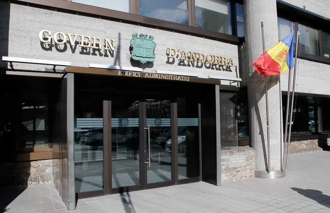 El Govern haurà d'indemnitzar amb 16.600 euros una treballadora amb deu anys d'antiguitat acomiadada mentre era de baixa.