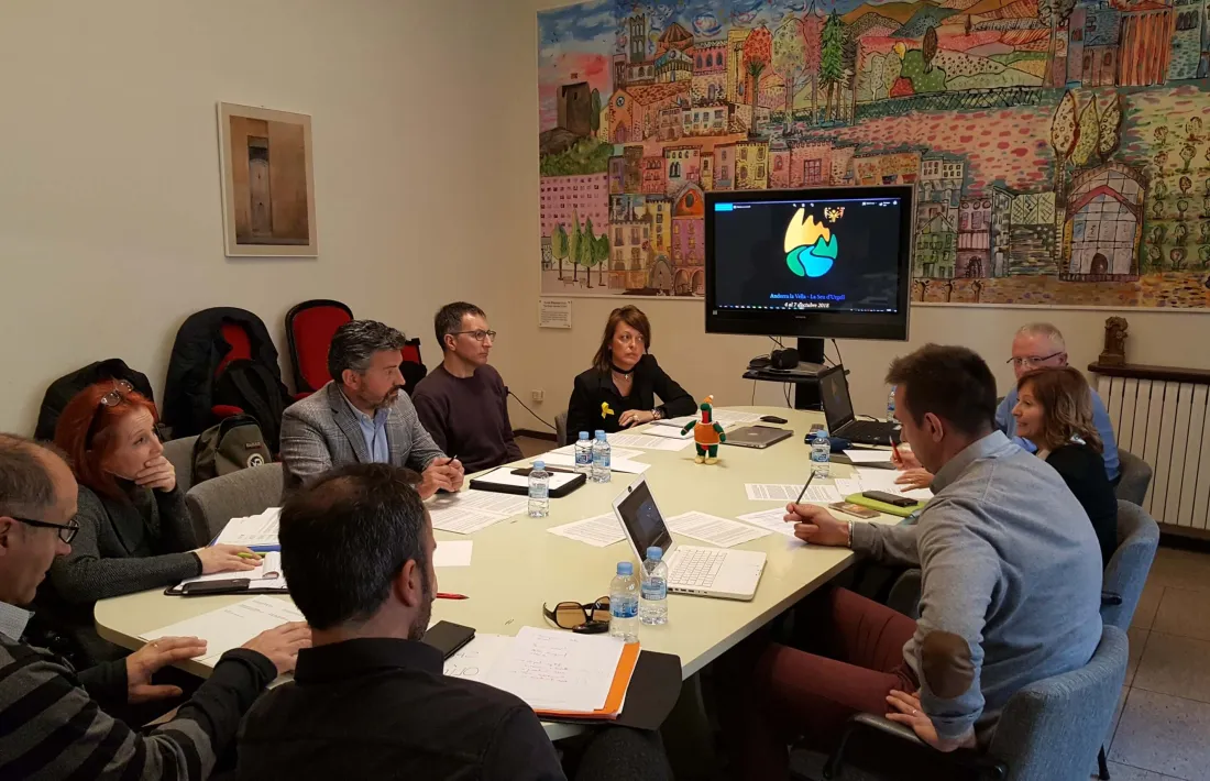 Un moment de la reunió d’ahir a l’Ajuntament de la Seu d’Urgell.