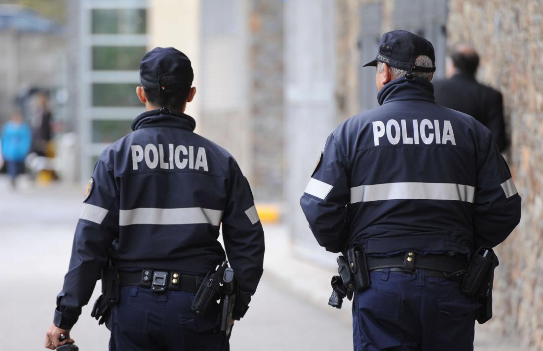 Secunden la demanda més d’una seixantena de policies.