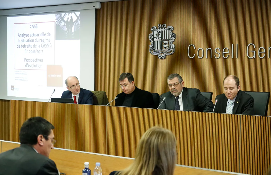 Rascagneres va comparèixer ahir davant les comissions legislatives de Finances i Pressupost i de Sanitat i Medi Ambient.