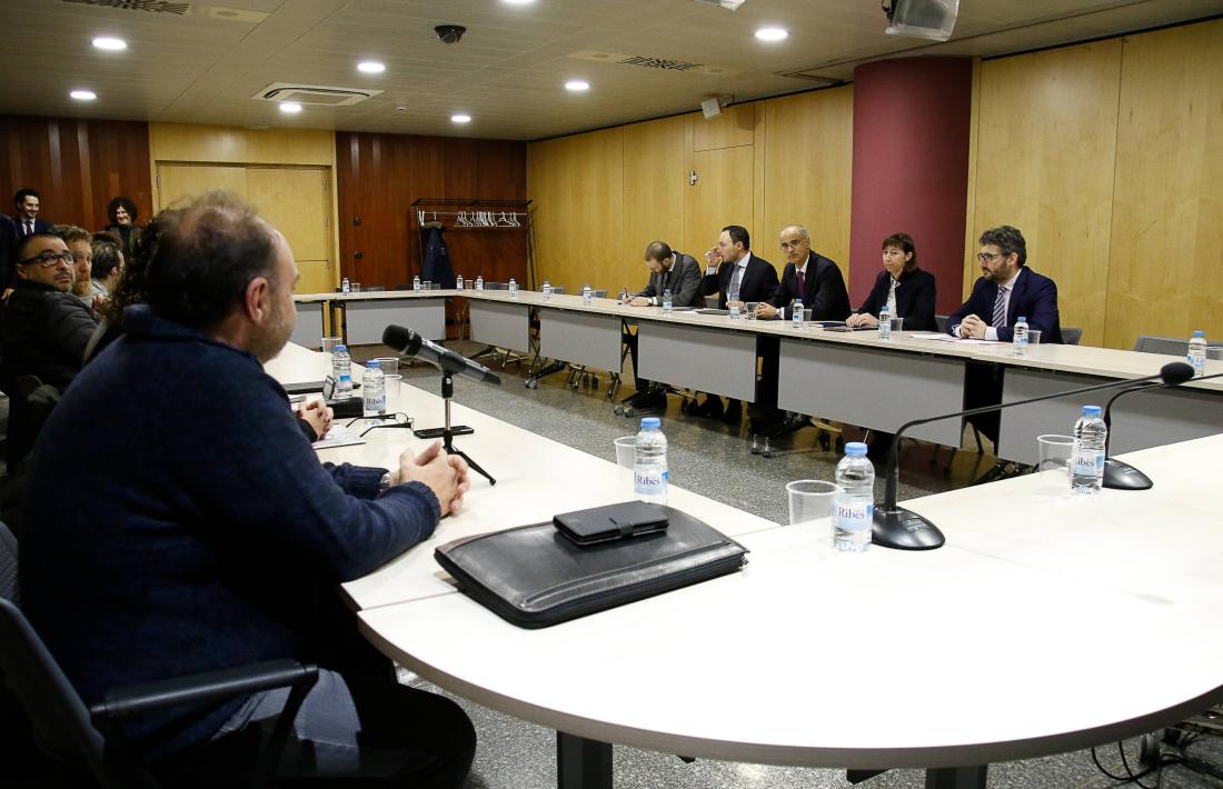 Un moment de la trobada d’ahir entre els representants dels sindicats de l’Administració i part del Govern.