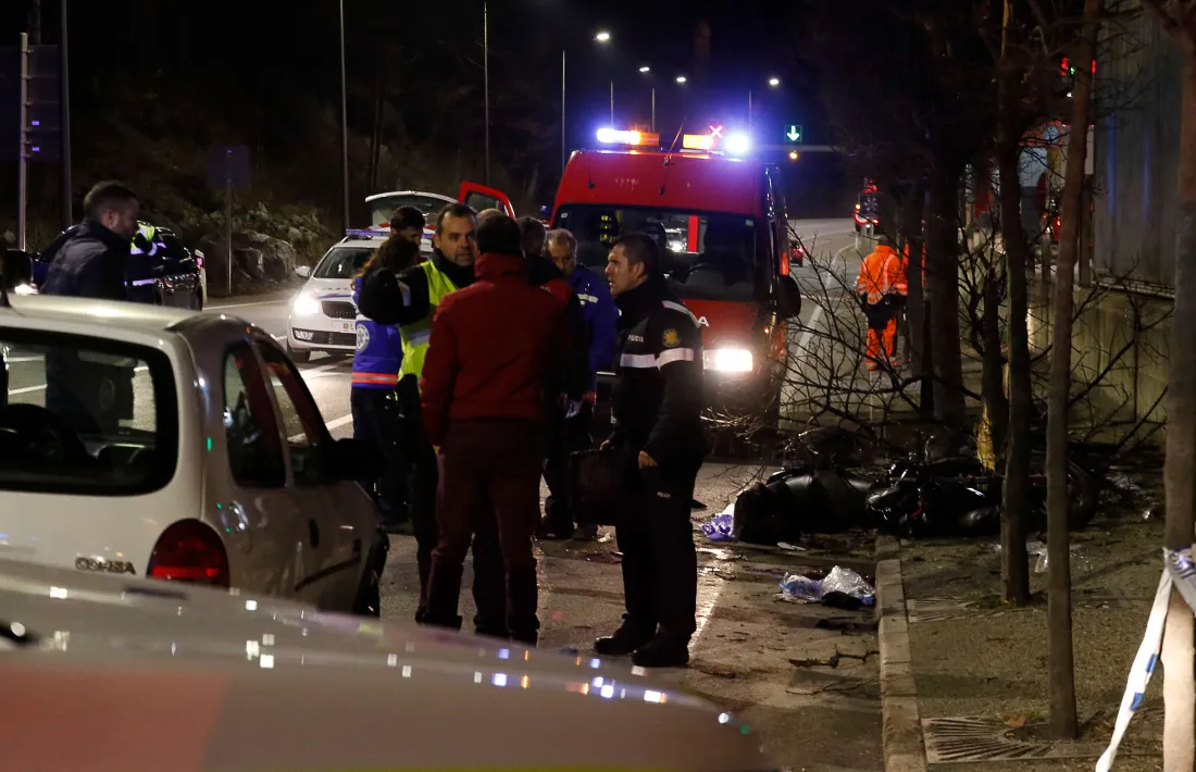 La policia investiga les causes de l’accident en el que va moir un jove i una altra persona va resultar ferida.