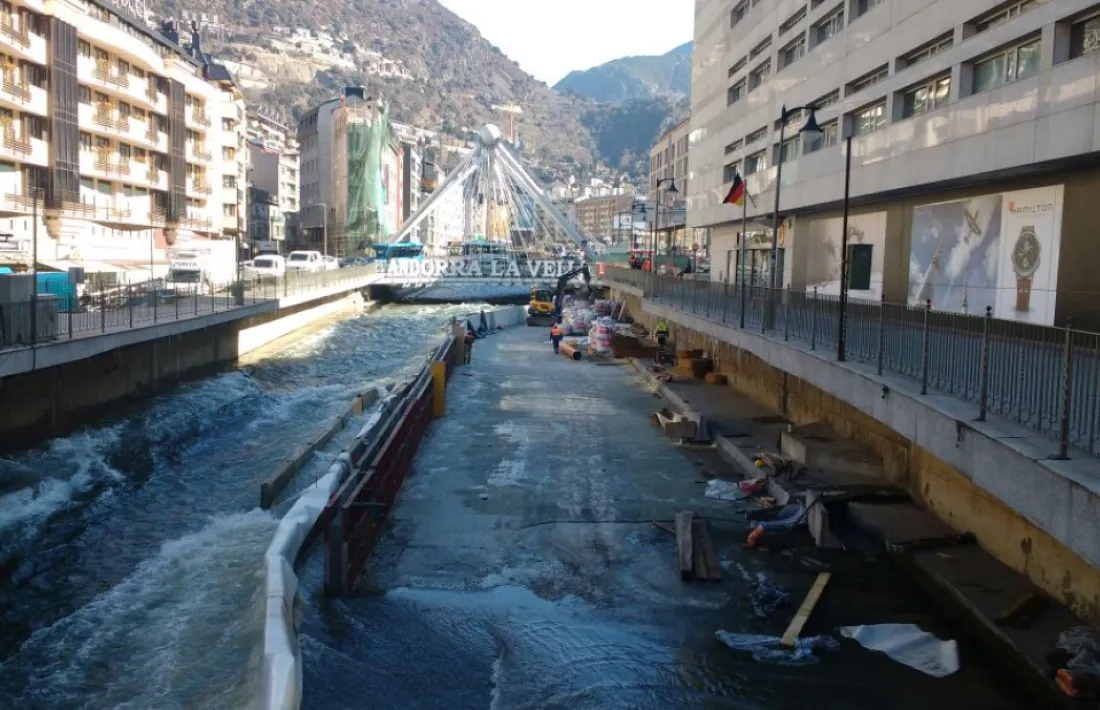 Imatge de les obres que s'estan fent al riu Gran Valira
