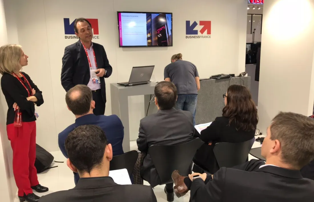 Un moment de la presentació del Niu al Mobile World Congress.