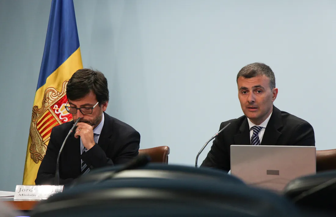 El ministre portaveu, Jordi Cinca, i el director de Medi Ambient, Marc Rossell.
