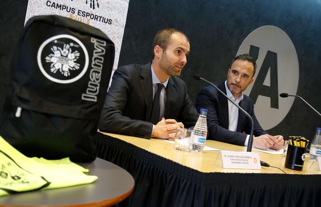 Gerard Fonolleda i Alain Cabanes en la presentació del campus esportiu Luanvi a la seu social del Banc Sabadell, ahir.