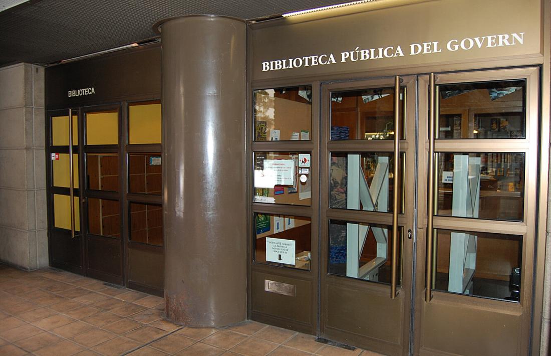 Entrada de la Biblioteca Pública del Govern