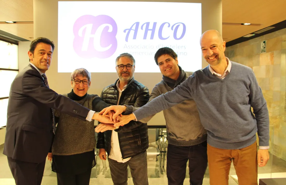 Comú d'Ordino/ El cònsol Josep Àngel Mortés  i el conseller Xavier Herver  amb els tres membres de la nova associació.