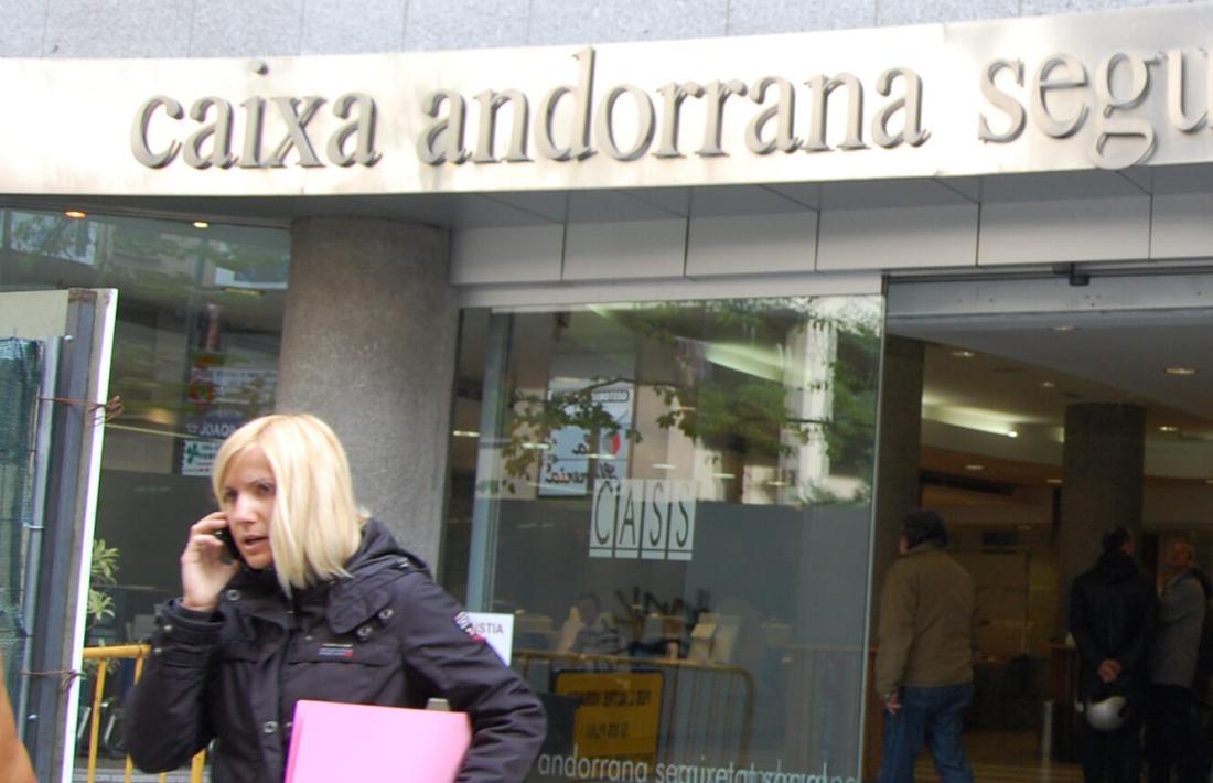 El sector financer té la bretxa salarial més gran, ja que el gènere masculí cobra un 84% més