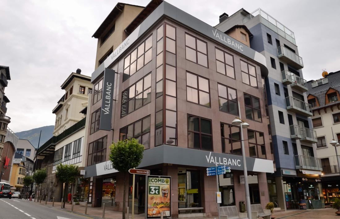 L'oficina de VallBanc a la plaça Rebés d'Andorra la Vella.